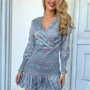 ELEGANT BLUE WRAP DRESS IN FLORAL